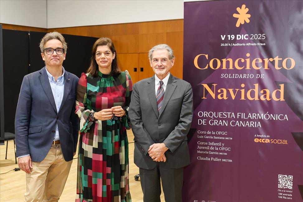 I a D. José María Segura Sara Mateos y Pedro Justo. Concierto Solidario de Navidad OFGC.jpg