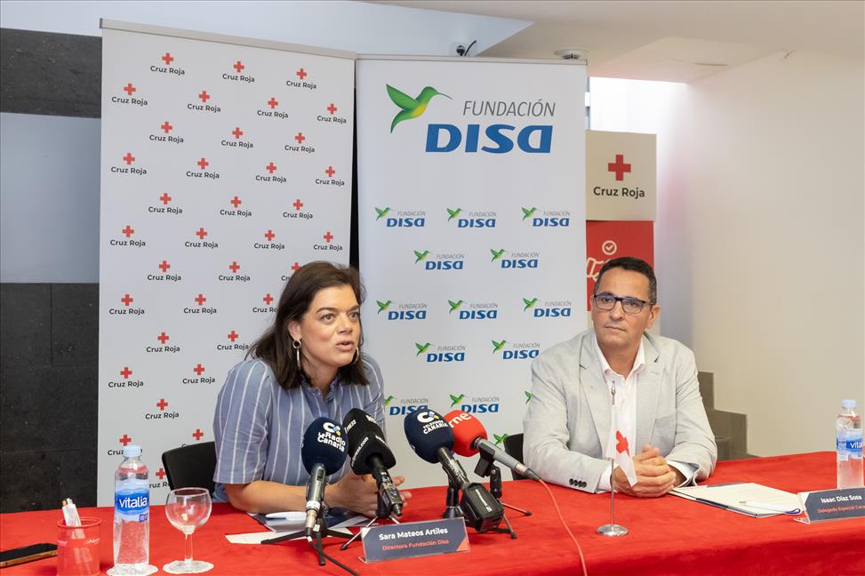 Sara Mateos e Isaac Díaz, presentación Mochilas Llenas (1).jpg